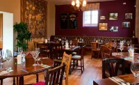 The Dog & Doublet Inn فنادق في Stone Rural