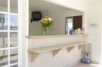 아메리카스 베스트 밸류 인 & 스위트 그로베스 그로브 호텔