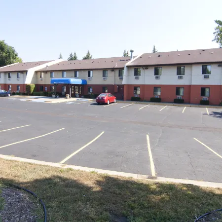 Burnsville Inn & Suites