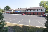 Burnsville Inn & Suites - Parking