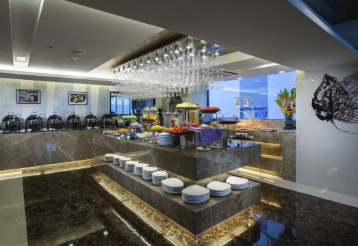 1. 라마다 수쿰윗 ..