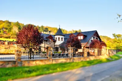 Hotel na Zámečku Hotels in Netvorice