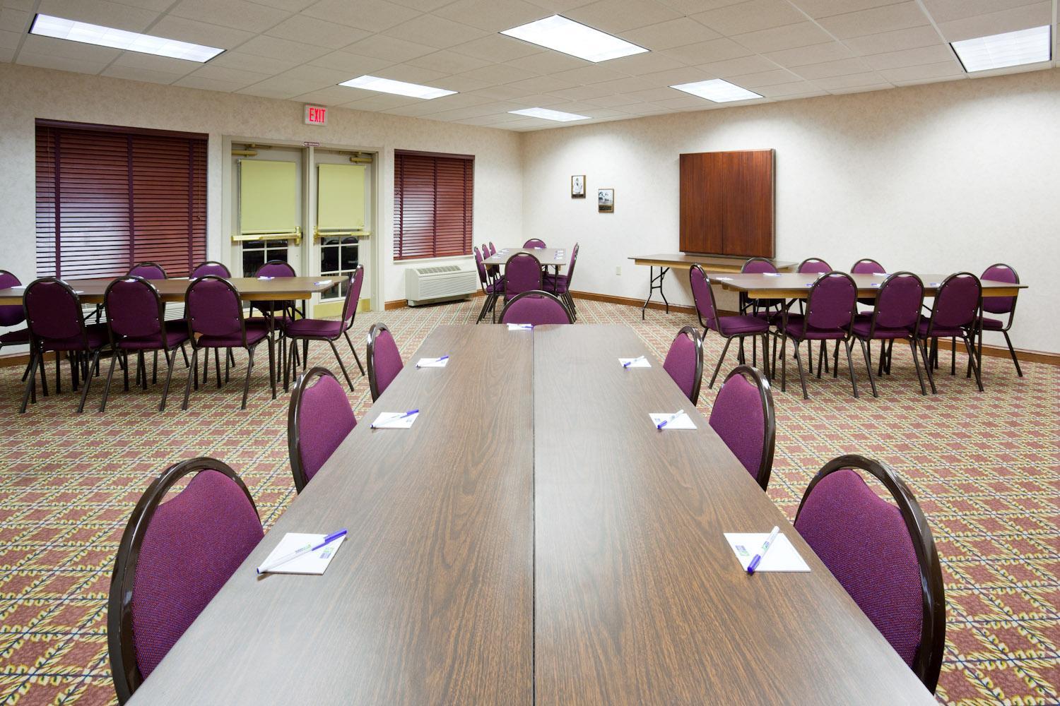 Holiday Inn Express Hotel & Suites Fort Atkinson, an Ihg Hotel