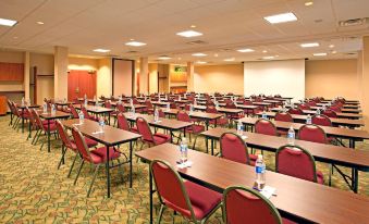 Holiday Inn Express & Suites Pittsburgh West Mifflin
