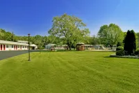 Delton Oaks Resort Hotel di Lake Delton