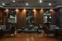 เดอะอัลฟา สวีทส์ - ที่มีฟิตเนส