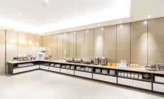 Home Inn Plus (Qingdao Licang Jiushui East Road Wanda Plaza)