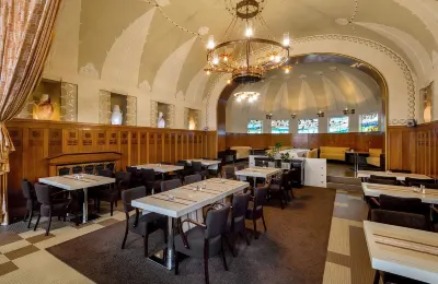 Hotel Okresní Dům Hôtels à proximité de : University of Hradec Králové - Building E