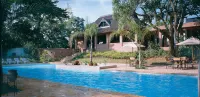 The Pamodzi Hotel - piscina