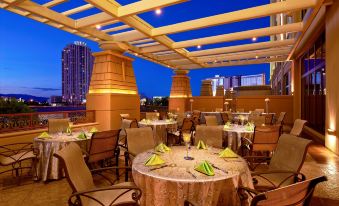 Hilton Grand Vacations Club on The Las Vegas Strip - Housity