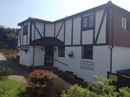 The Heath Inn Отели рядом с достопримечательностью «Mead Open Farm»