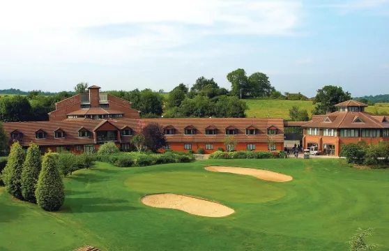 經典英國修道院高爾夫酒店&SPA