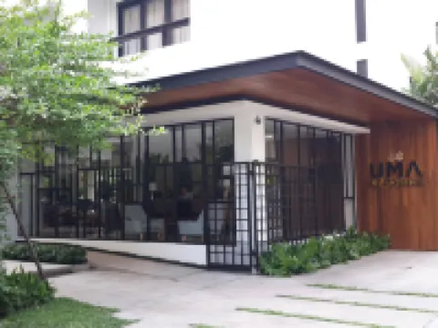 Uma Residence Hotel berhampiran Wat Pracha Rabuetham