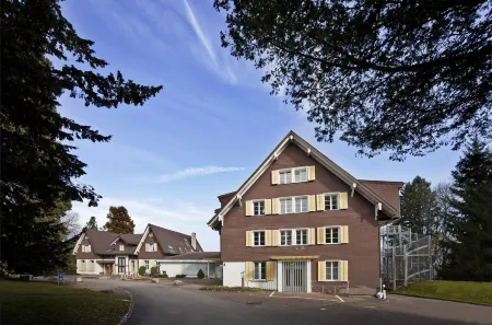 Bienenberg - Das Genusshotel im Grünen - Liestal Отели в г. Райнфельден