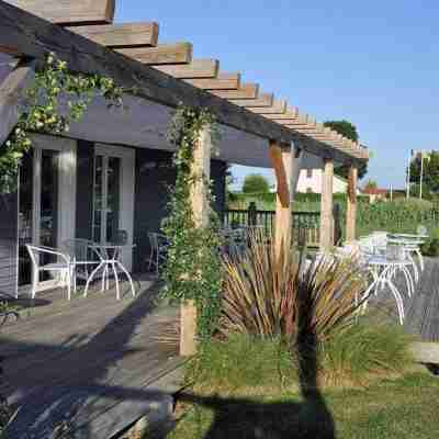 La Petite Couronne, Ecolodge & Lofts Hotel Exterior