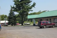 Evergreen Motel - parking