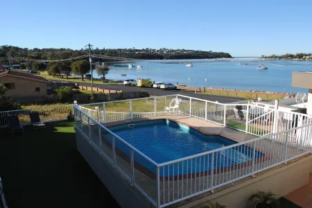 Crown Apartments Отели в г. Меримбула