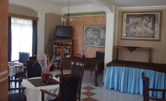 Hotel Emporiko - Housity