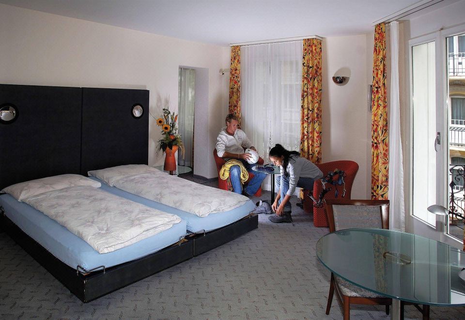 5. 호텔 슈바이처호..