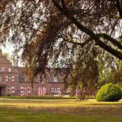 Schloss Hertefeld & Hertefeldhof Hotel Exterior