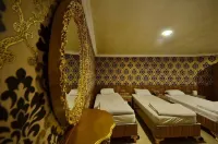 Hotel Istiklal - parking