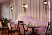 Sure Hotel by Best Western Saint-Quentin Ouest Hotel di Holnon