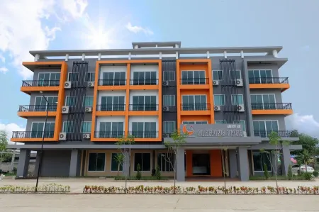 Sleeping Tree Hotel Отели в г. Фанг