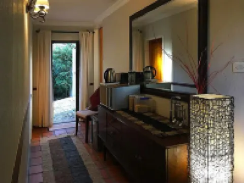 PepperTree Guest House & Apartments