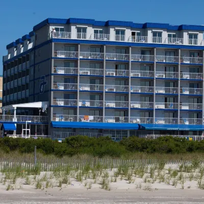 Adventurer Oceanfront Inn Hotels near Splash Zone Water Park