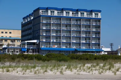 Adventurer Oceanfront Inn Hotels in 