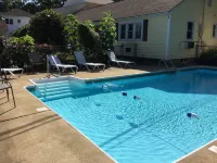 Bay Top Motel - Pools