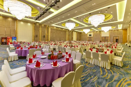 Blue Palace Hotel Отели рядом с достопримечательностью «Loutang Ancient Town»