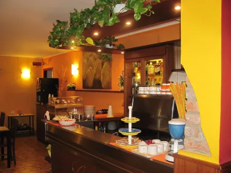 Albergo Hotel Giardino Отели рядом с достопримечательностью «Parco Giorgio Perlasca»