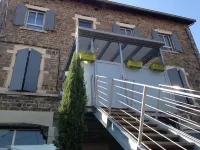 Aux Pierres Magiques Hotels in Saint-Laurent-de-Chamousset