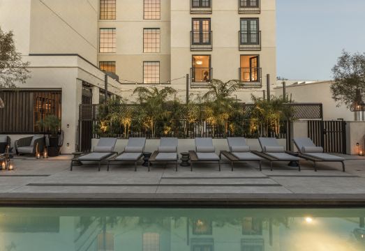 Kimpton LA PEER HOTEL 루프탑 바 분위기