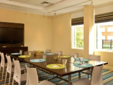 Aloft Chesapeake Hotels in Chesapeake