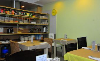 Hanoi Iris Boutique Hotel