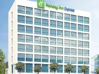 Holiday Inn Express Jakarta Menteng Hotels near Halim Perdanakusuma International Airport