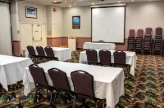 รามาดา บายวินด์แฮม แกรนด์จังก์ชั่น โรงแรมในแกรนด์จังก์ชั่น