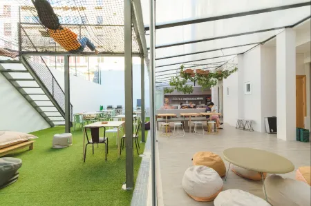 WOT Patio Social Отели рядом с достопримечательностью «El Corte Ingles - Lisboa»