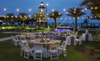 Faro Blanco Resort & Yacht Club Marathon, Curio by Hilton
