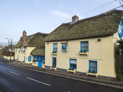 블루 볼 인 시드머스 더 그린 주변 호텔