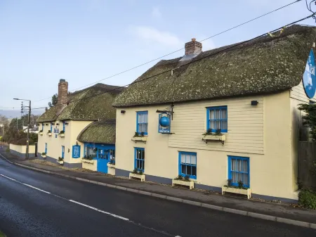 The Blue Ball Inn Отели в г. Джиттишам