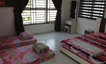 Comfort Holiday Home @ Bukit Indah