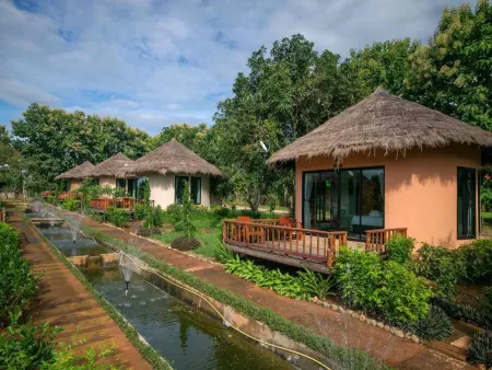 Aurora Resort Chiangdao Отели рядом с достопримечательностью «Wat Cham PI»