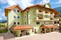 Wohlfühlhotel Mei Auszeit Отели в г. Rabla