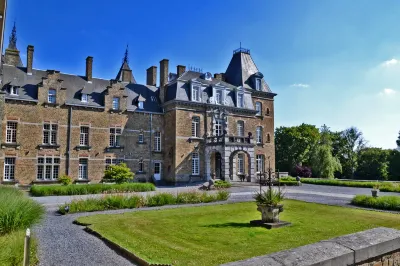 Domaine de Ronchinne - Château et Ecuries Hotels in 