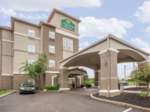 La Quinta Inn & Suites by Wyndham Cincinnati Airpt Florence Hotels in Florence