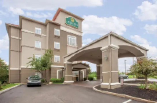 La Quinta Inn & Suites by Wyndham Cincinnati Airpt Florence Hotels in Florence