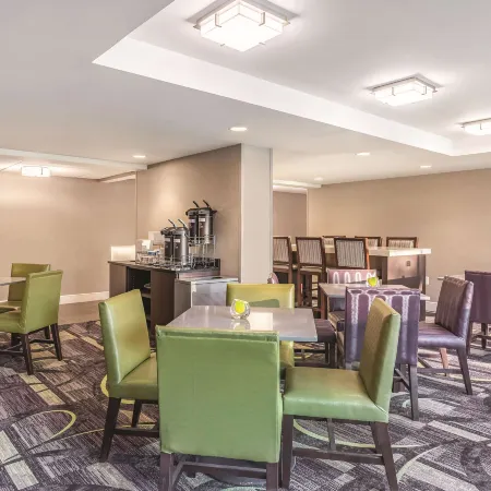La Quinta Inn & Suites by Wyndham Columbia / Fort Meade